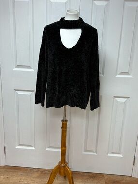 Design Lab - Black Chenille Cut-out Sweater. One Size.